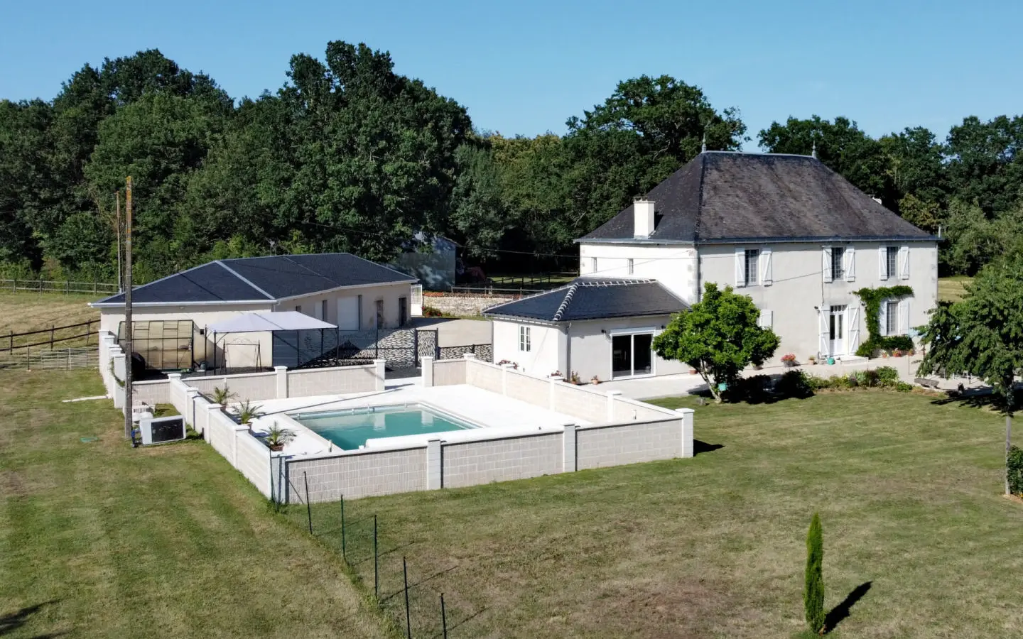 4-bedroom Maison De Maitre In Romagne, France (274 M²)