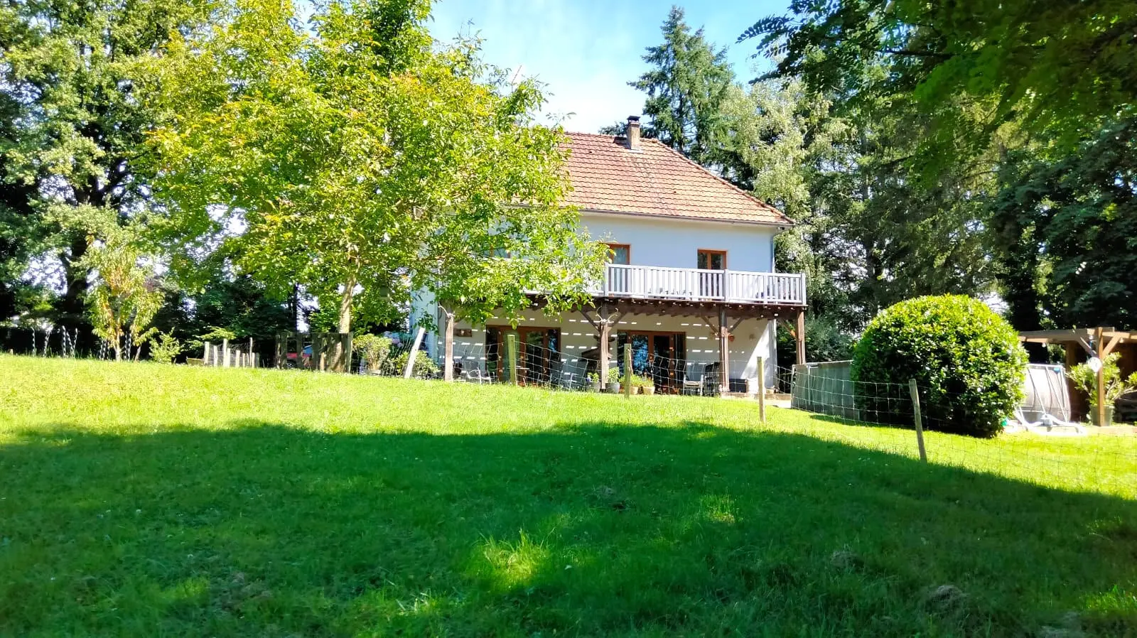 5-bedroom Country House In Pressac, France (156 M²)