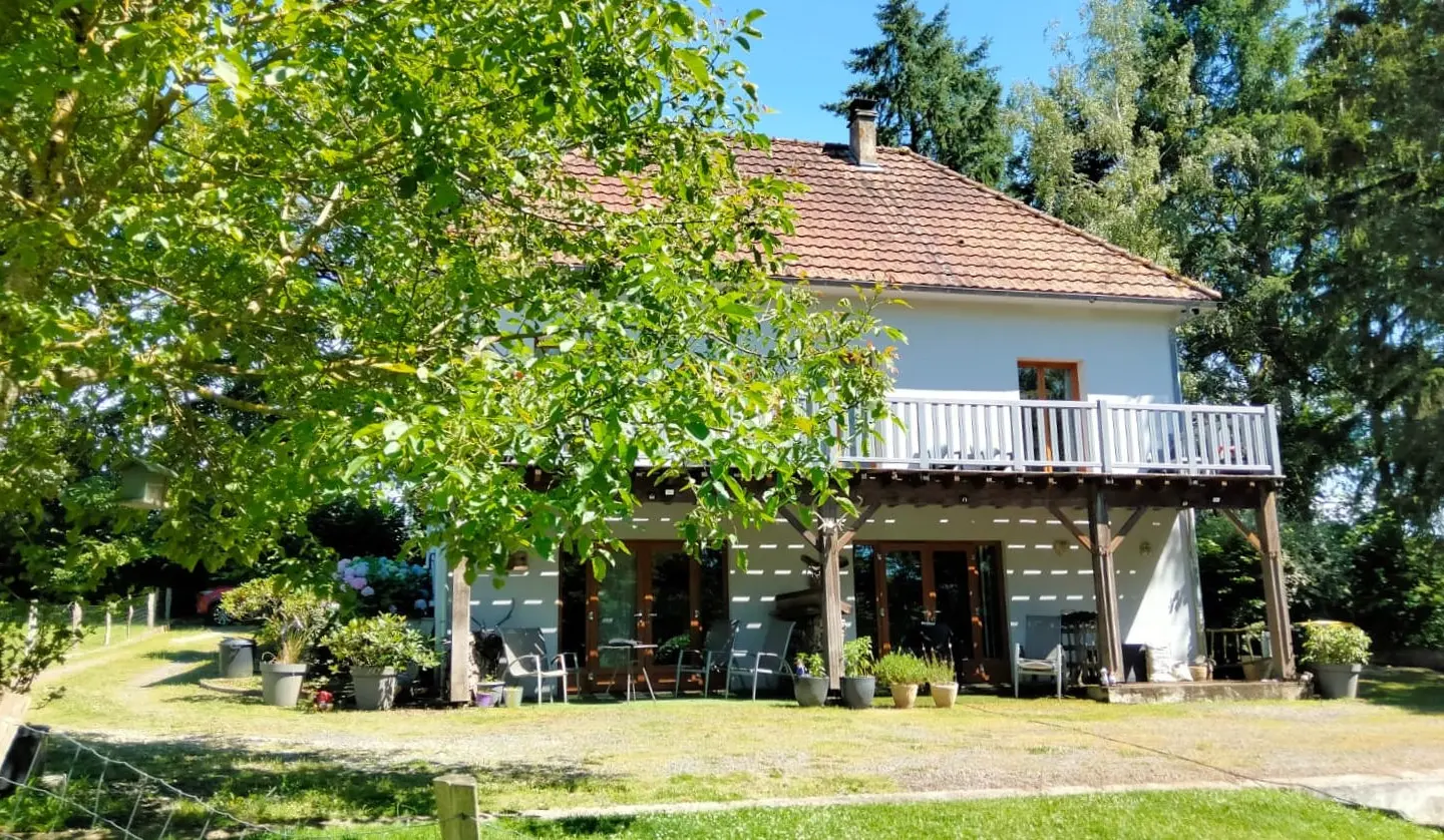 5-bedroom Country House In Pressac, France (156 M²)