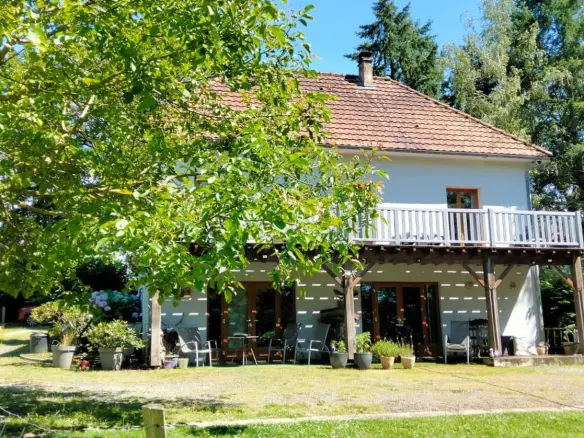 5-bedroom Country House In Pressac, France (156 M²)