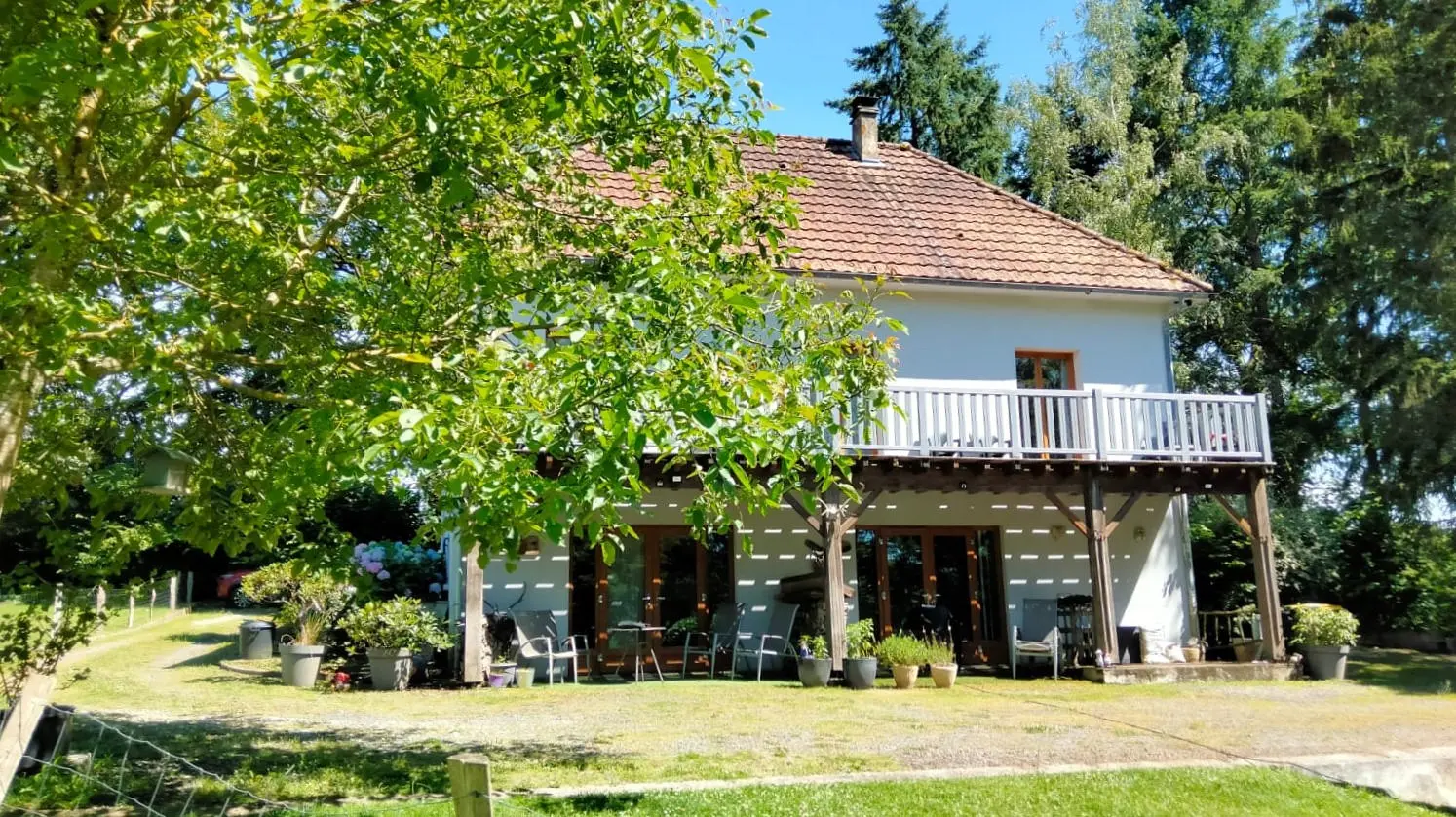 5-bedroom Country House In Pressac, France (156 M²)
