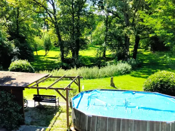 5-bedroom Country House In Pressac, France (156 M²)
