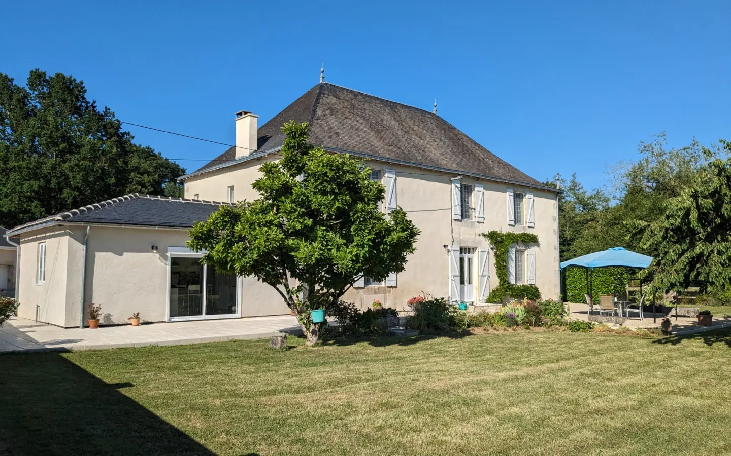 4-bedroom Maison De Maitre In Romagne, France (274 M²)