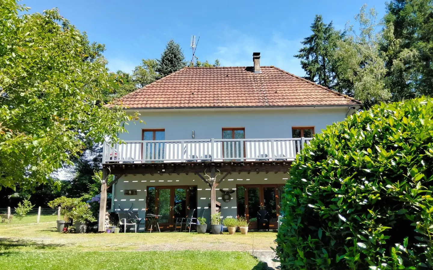 5-bedroom Country House In Pressac, France (156 M²)