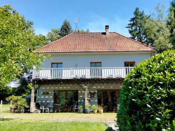 5-bedroom Country House In Pressac, France (156 M²)