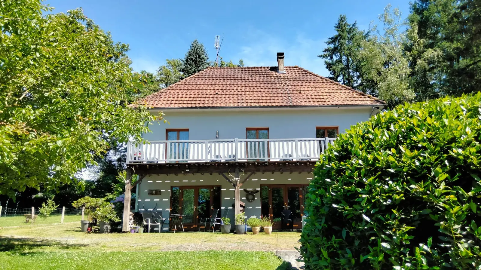5-bedroom Country House In Pressac, France (156 M²)