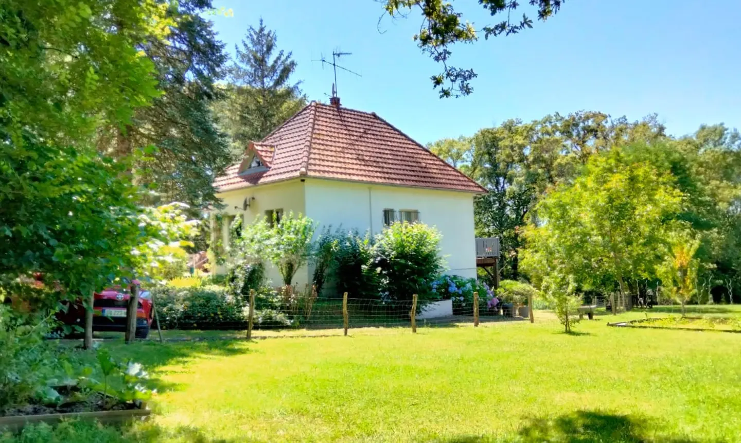 5-bedroom Country House In Pressac, France (156 M²)