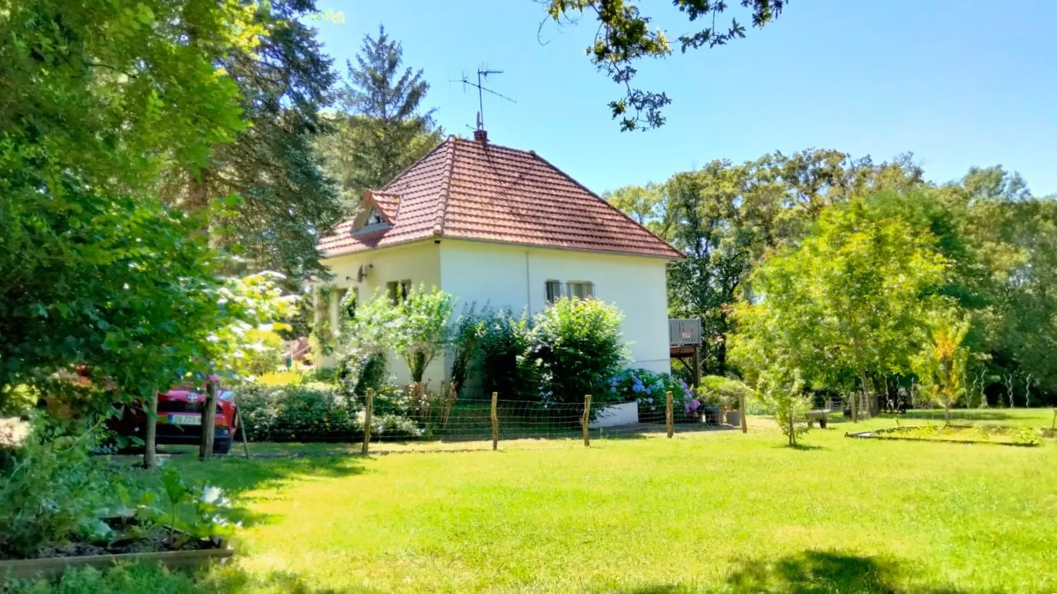 5-bedroom Country House In Pressac, France (156 M²)