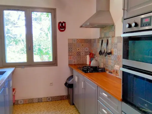 5-bedroom Country House In Pressac, France (156 M²)
