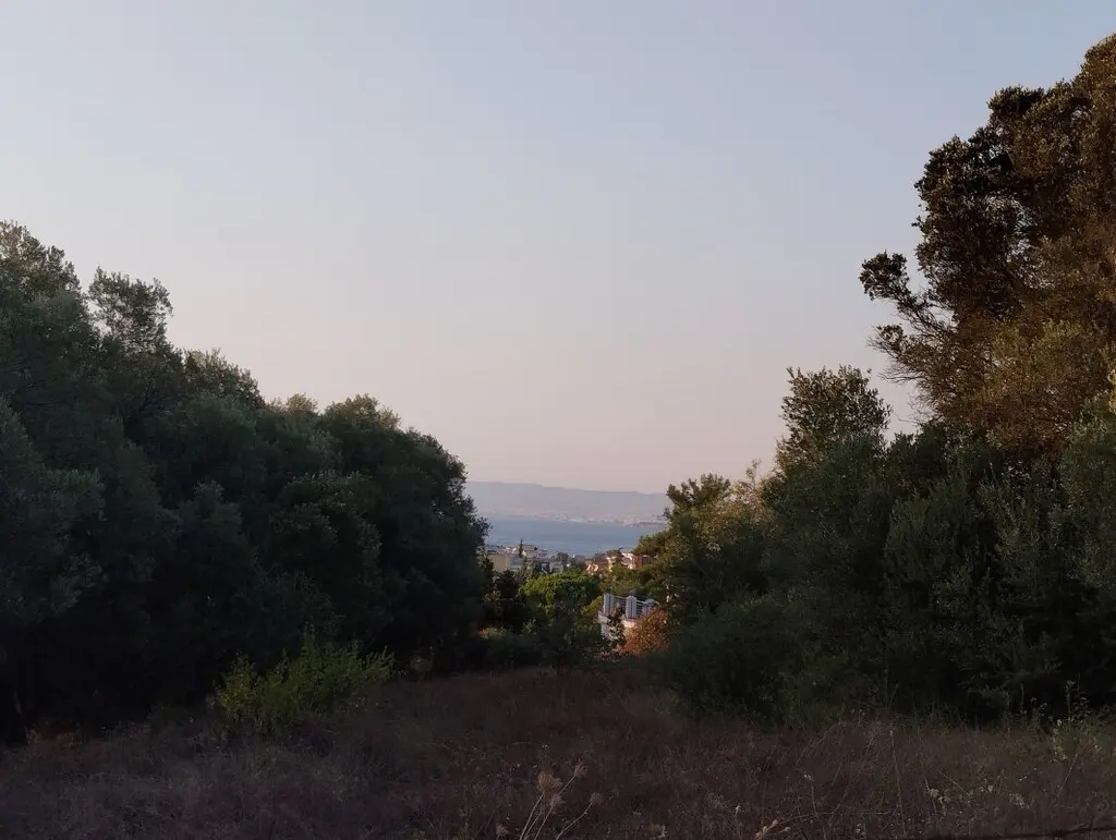 Land Of 825 M² In The Suburbs Of Thessaloniki