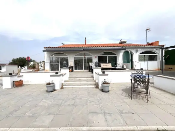 Country House Of 0 M² With In Sax, Spain