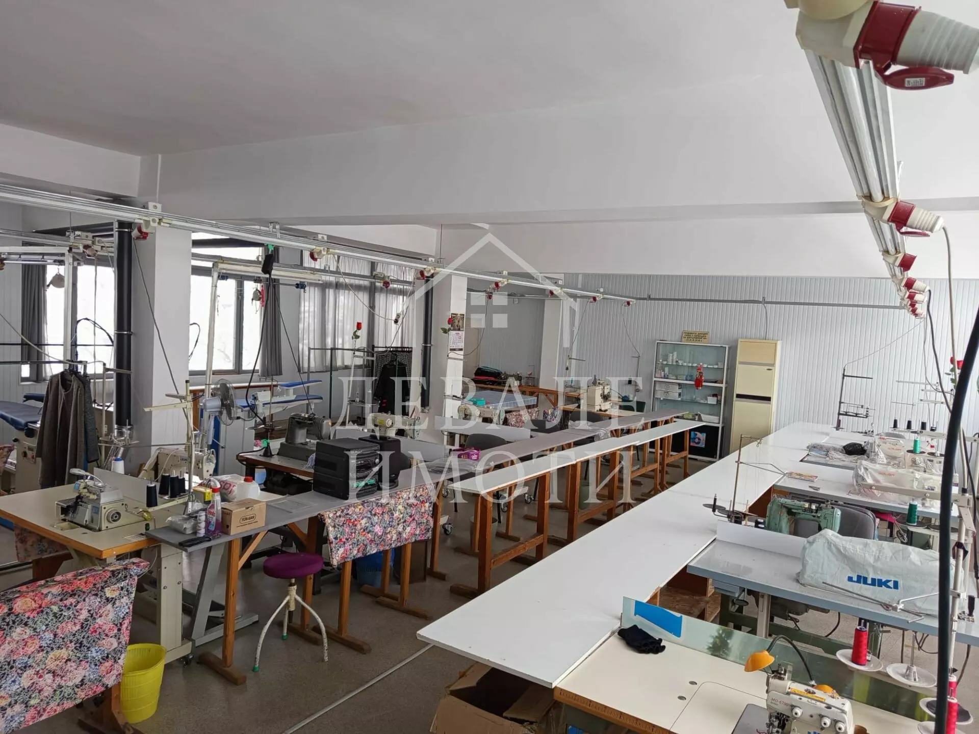 Industrial Property Of [size] With [features] In [location]