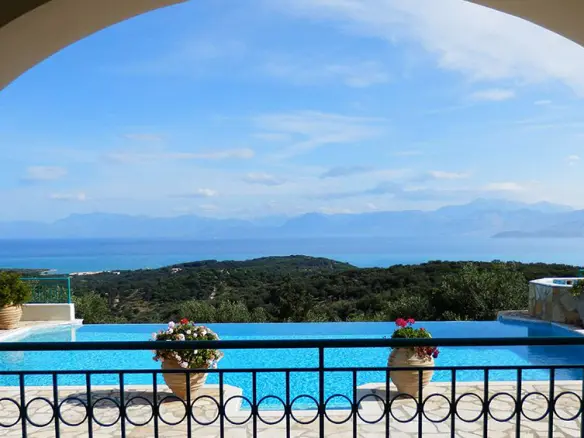 Villa Of 303 M² In Corfu