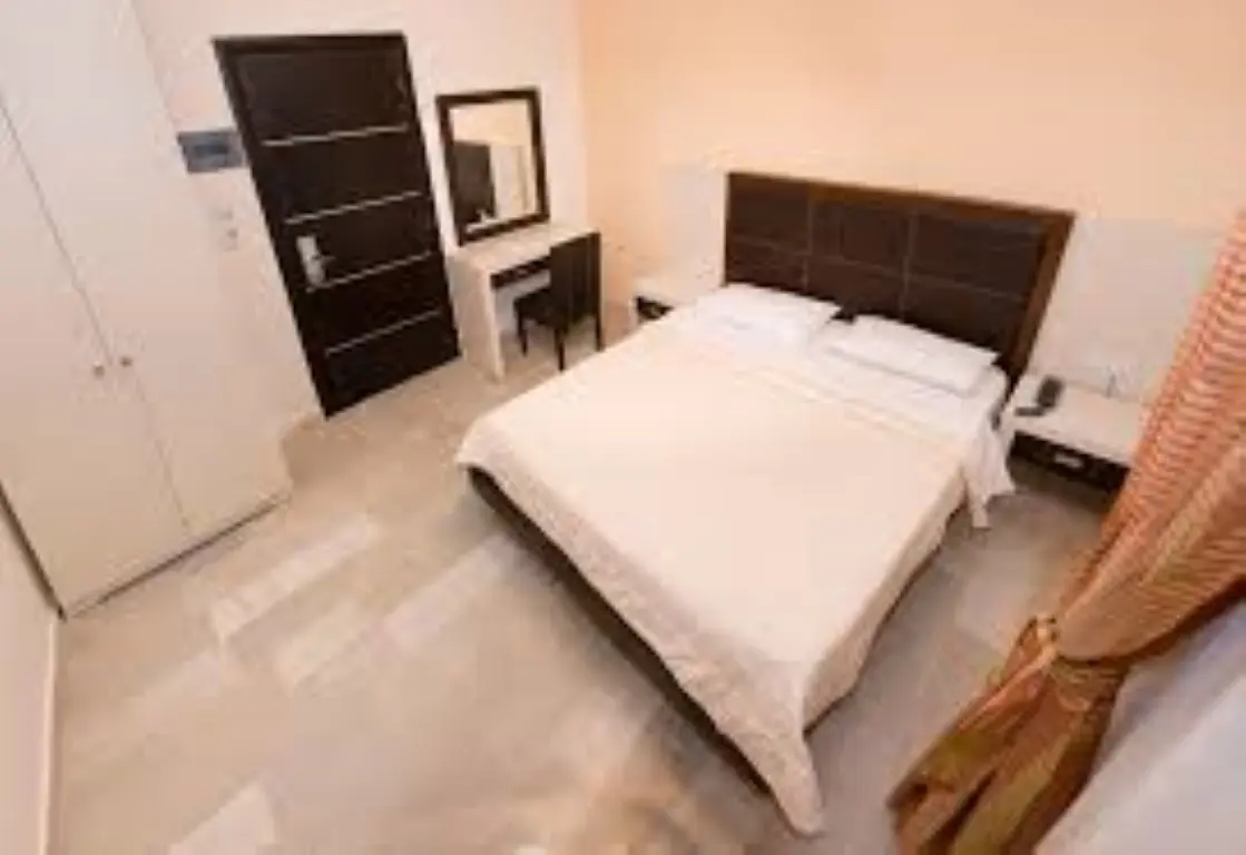 Hotel Of 2500 M² In Eastern Peloponnese