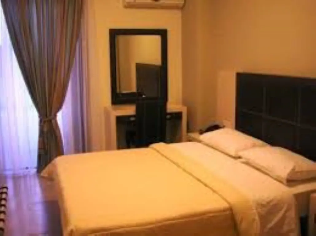 Hotel Of 2500 M² In Eastern Peloponnese
