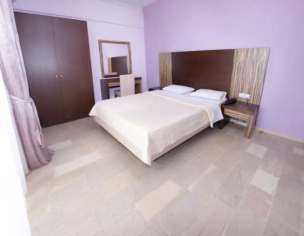 Hotel Of 2500 M² In Eastern Peloponnese