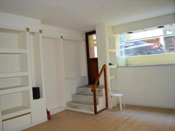 Business Of 38 M² In Athens