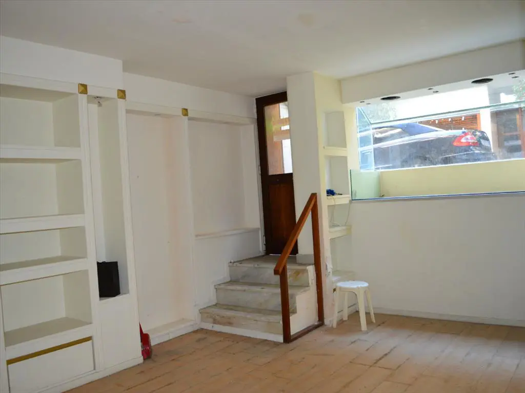 Business Of 38 M² In Athens