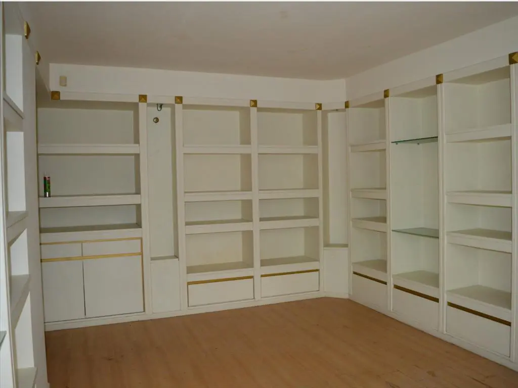 Business Of 38 M² In Athens