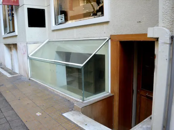 Business Of 38 M² In Athens