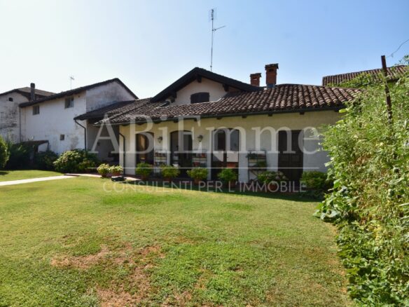 Villa Of 230 M² With Garden In Cavallermaggiore