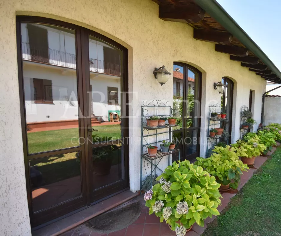 18 Villa Of 230 M² With Garden In Cavallermaggiore