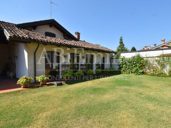Villa Of 230 M² With Garden In Cavallermaggiore