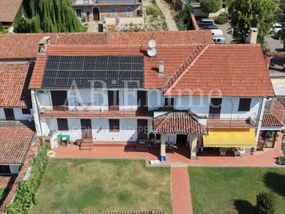 Villa Of 230 M² With Garden In Cavallermaggiore