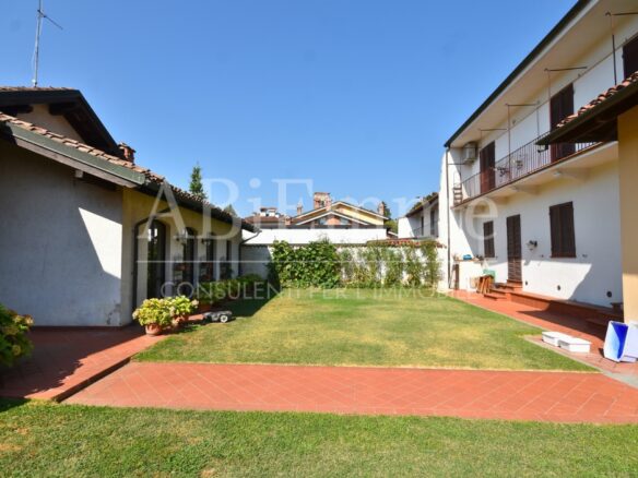 Villa Of 230 M² With Garden In Cavallermaggiore
