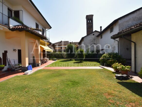 Villa Of 230 M² With Garden In Cavallermaggiore
