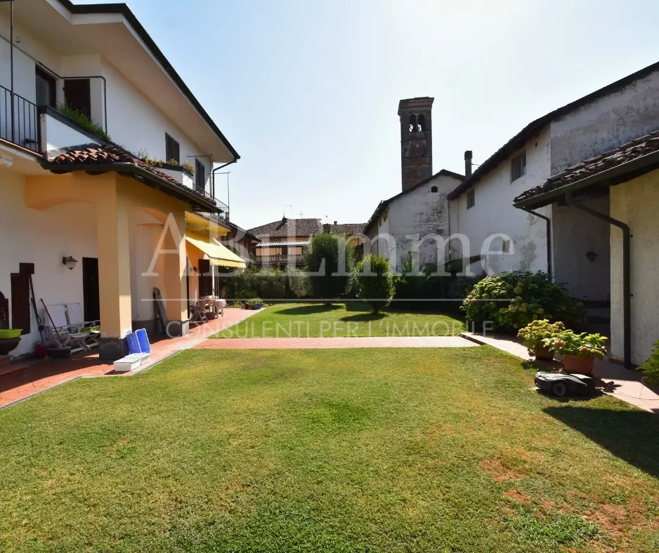 5 Villa Of 230 M² With Garden In Cavallermaggiore