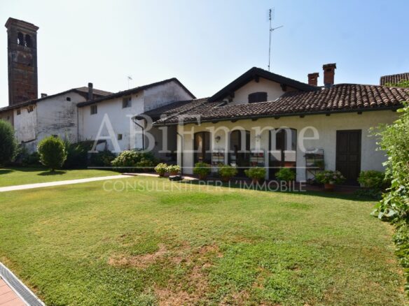 Villa Of 230 M² With Garden In Cavallermaggiore