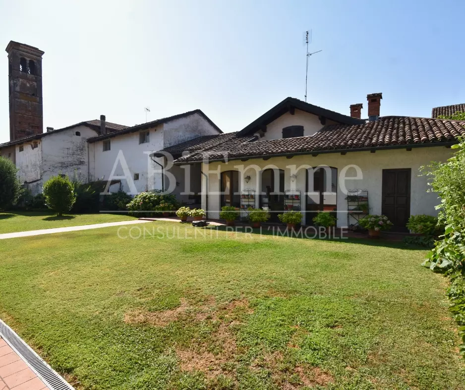 6 Villa Of 230 M² With Garden In Cavallermaggiore