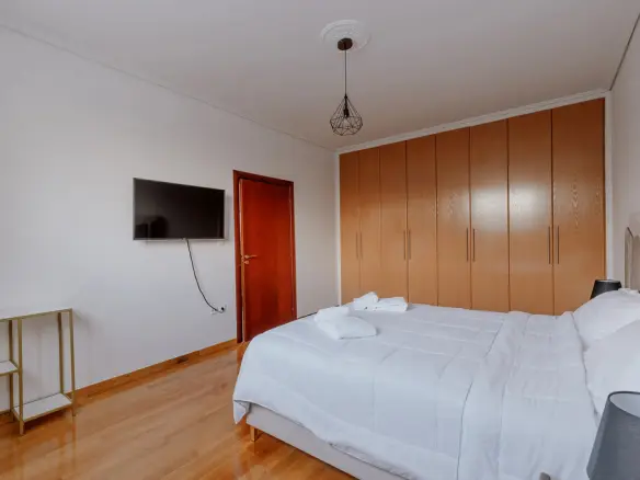 7-bedroom Villa In Kalivia Thorikou, Greece (810 M²)