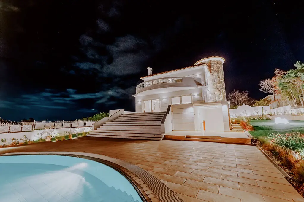 Villa Of 810 M² In Athens