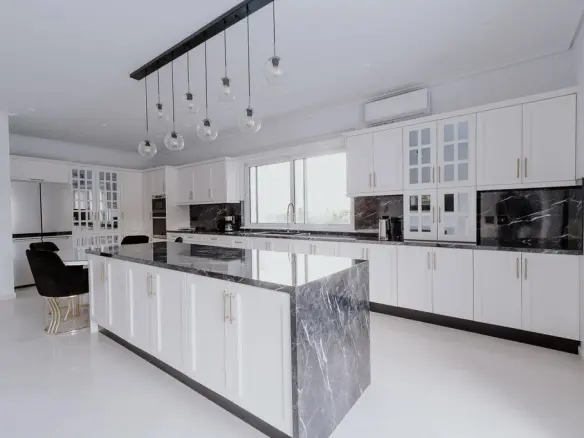 7-bedroom Villa In Kalivia Thorikou, Greece (810 M²)