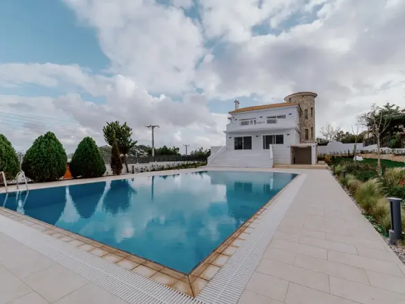 Villa Of 810 M² In Athens