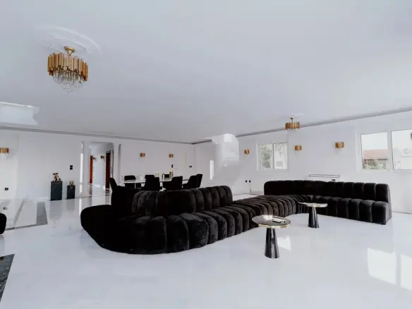 7-bedroom Villa In Kalivia Thorikou, Greece (810 M²)