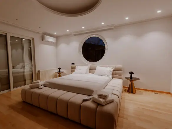 7-bedroom Villa In Kalivia Thorikou, Greece (810 M²)