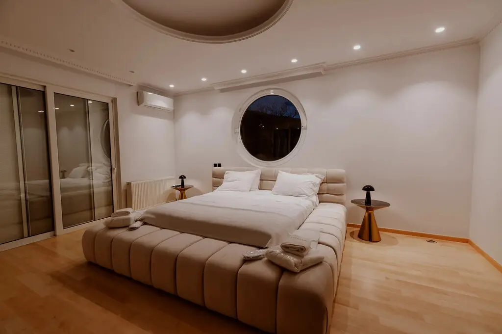 Villa Of 810 M² In Athens