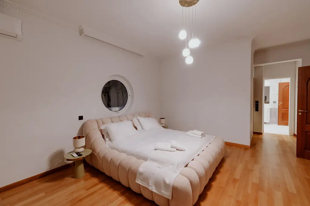 Villa Of 810 M² In Athens