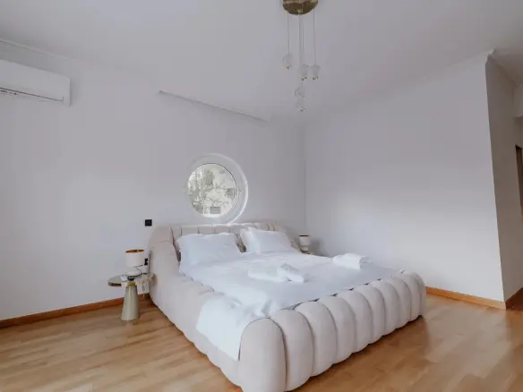 7-bedroom Villa In Kalivia Thorikou, Greece (810 M²)