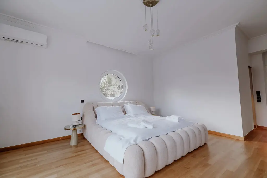 Villa Of 810 M² In Athens