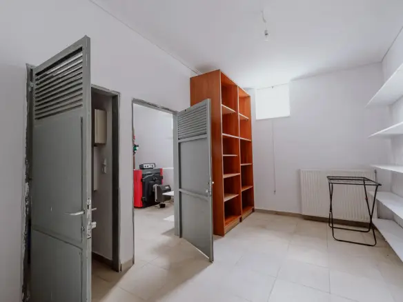 7-bedroom Villa In Kalivia Thorikou, Greece (810 M²)