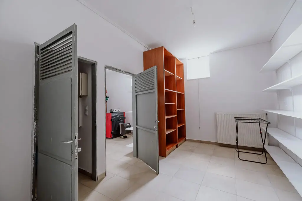 Villa Of 810 M² In Athens