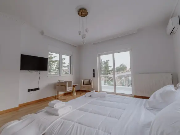 7-bedroom Villa In Kalivia Thorikou, Greece (810 M²)