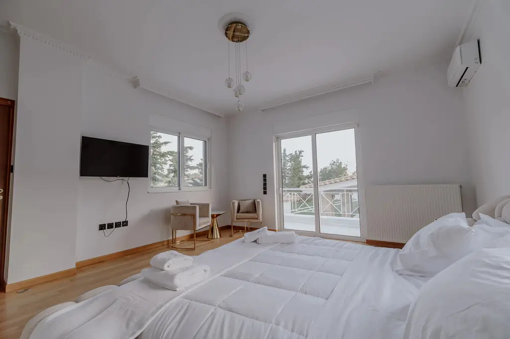 Villa Of 810 M² In Athens