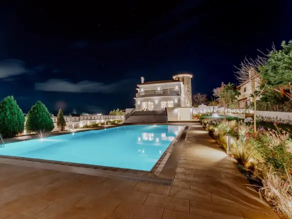 7-bedroom Villa In Kalivia Thorikou, Greece (810 M²)