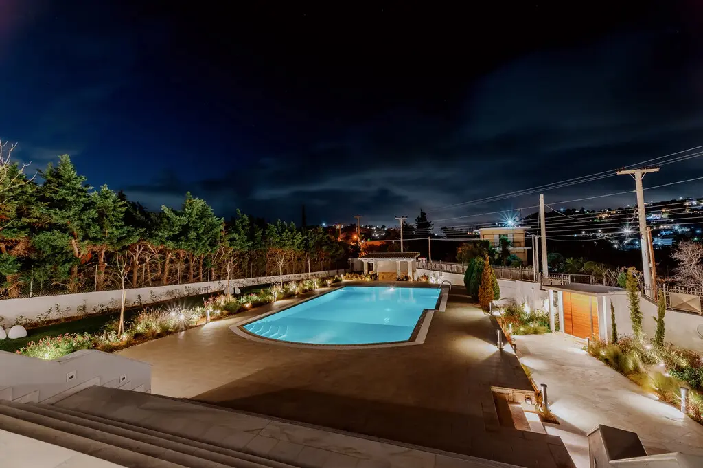 Villa Of 810 M² In Athens