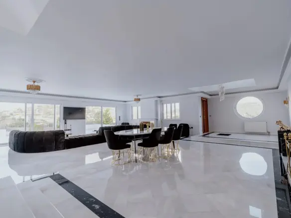 7-bedroom Villa In Kalivia Thorikou, Greece (810 M²)